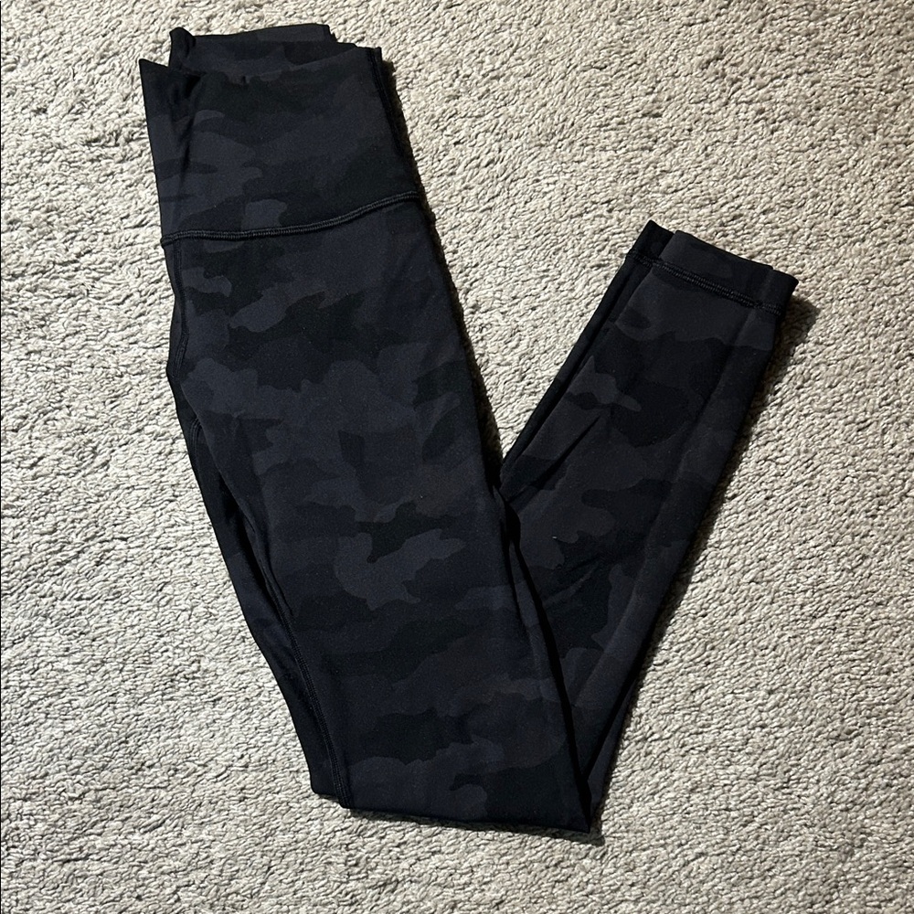 Lululemon Black Camouflage Leggings - Size 4